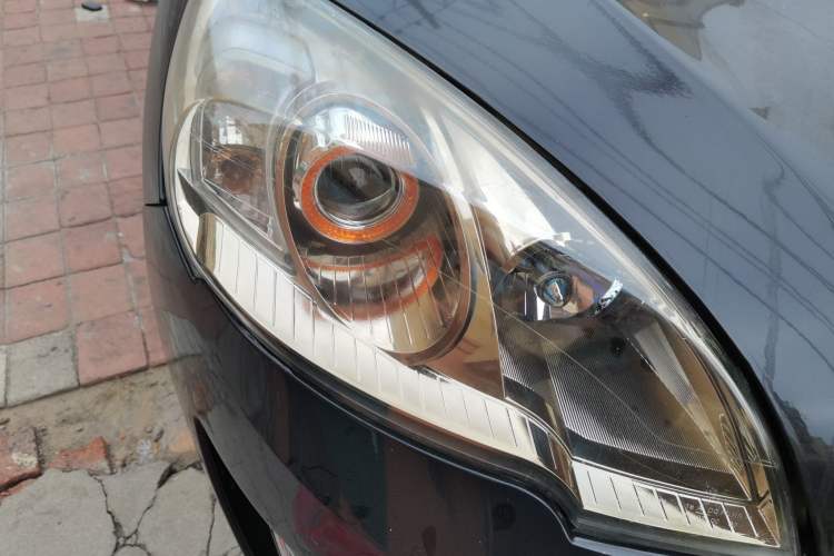 Used Geely Auto GX9 2014 2.4L Manual Two-Wheel Drive Luxury Version Right Front Headlight