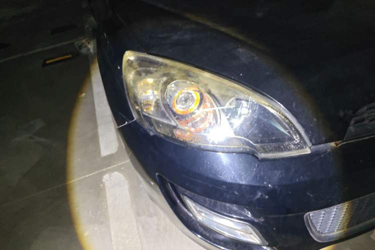 Used Geely Auto GX9 2014 2.4L Automatic Two-Wheel Drive Luxury Version Right Front Headlight