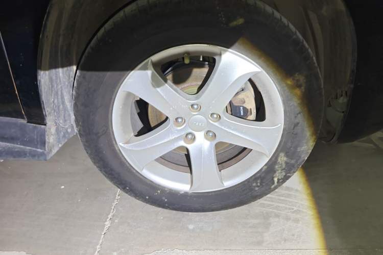 Used Geely Auto GX9 2014 2.4L Automatic Two-Wheel Drive Luxury Version Right Front Wheel Hub