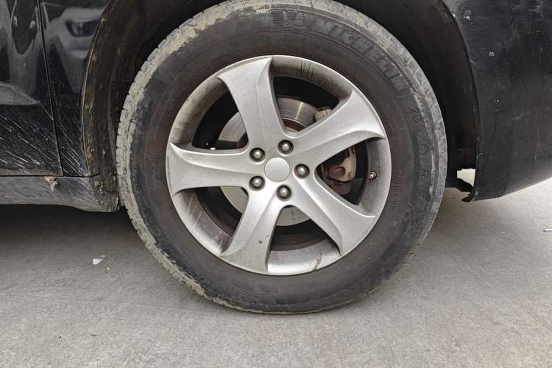 Used Geely Auto GX9 2014 2.4L Manual Two-Wheel Drive Luxury Version Right Front Wheel Hub