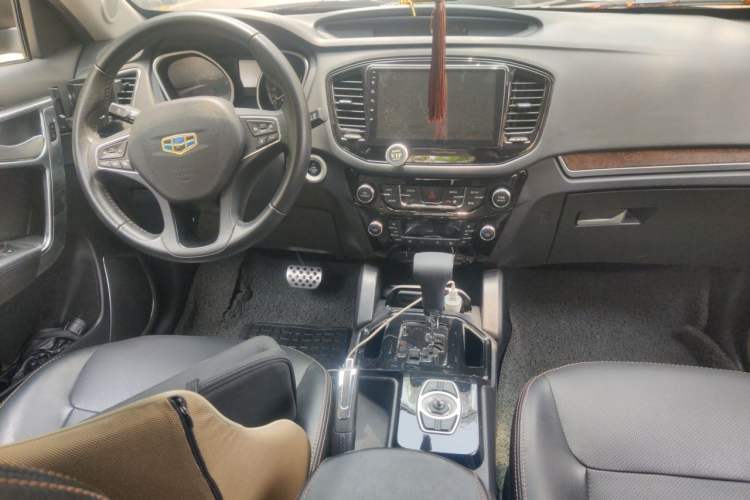 Used Geely Auto GX9 2014 2.4L Automatic Two-Wheel Drive Prestige Version Center Console