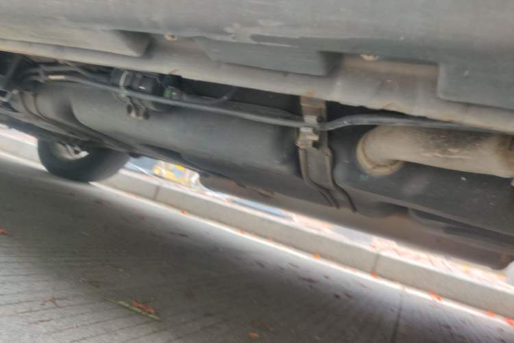 Used Geely Auto GX9 2014 2.4L Automatic Two-Wheel Drive Prestige Version Chassis Rear Left