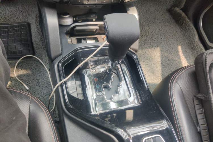 Used Geely Auto GX9 2014 2.4L Automatic Two-Wheel Drive Prestige Version Gear Lever