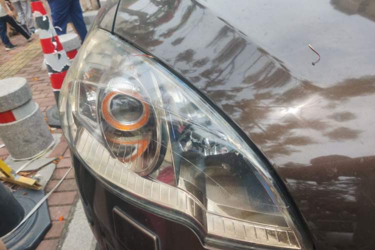 Used Geely Auto GX9 2014 2.4L Automatic Two-Wheel Drive Prestige Version Right Front Headlight