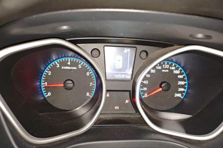 Used Geely Auto GX9 2014 2.4L Manual 4x4 Prestige Edition Odometer Close Up