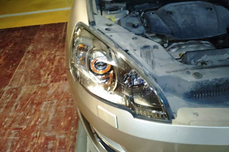 Used Geely Auto GX9 2014 2.4L Manual 4x4 Prestige Edition Right Front Headlight