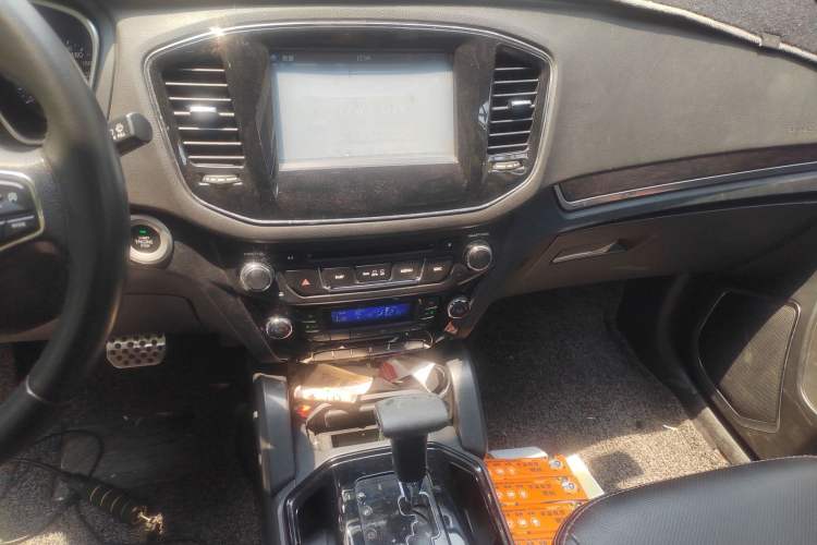 Used Geely Auto GX9 2014 2.4L Automatic Two-Wheel Drive Luxury Version Audio And AC Panel