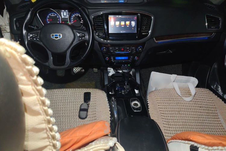 Used Geely Auto GX9 2014 2.4L Automatic Two-Wheel Drive Luxury Version Center Console