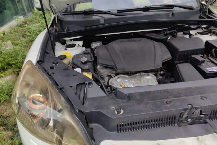 Used Geely Auto GX9 2014 2.4L Automatic Two-Wheel Drive Prestige Version Engine Bay Right