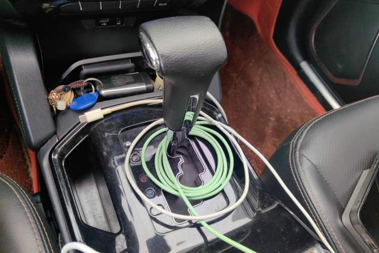 Used Geely Auto GX9 2014 2.4L Automatic Two-Wheel Drive Prestige Version Gear Lever