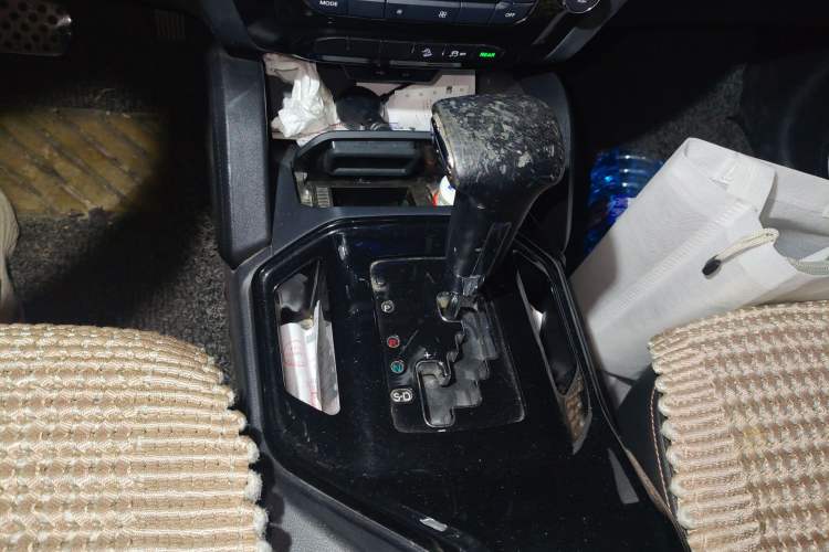 Used Geely Auto GX9 2014 2.4L Automatic Two-Wheel Drive Luxury Version Gear Lever