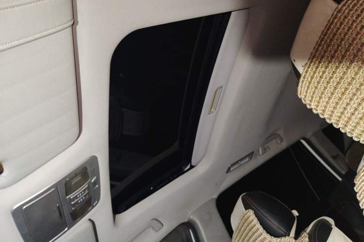 Used Geely Auto GX9 2014 2.4L Automatic Two-Wheel Drive Luxury Version Headliner