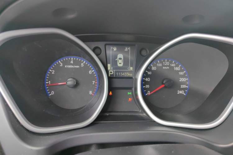 Used Geely Auto GX9 2014 2.4L Automatic Two-Wheel Drive Prestige Version Odometer Close Up