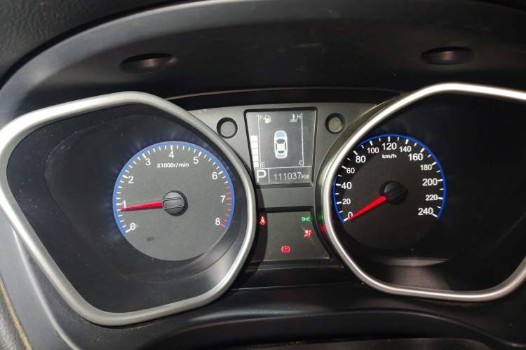 Used Geely Auto GX9 2014 2.4L Automatic Two-Wheel Drive Luxury Version Odometer Close Up