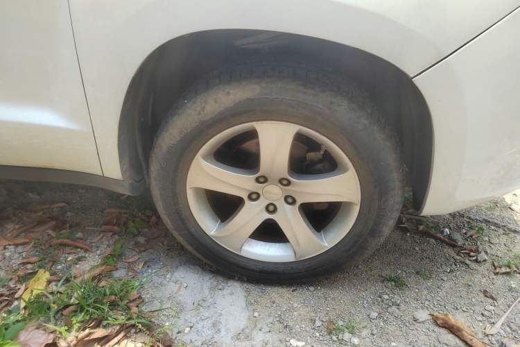 Used Geely Auto GX9 2014 2.4L Automatic Two-Wheel Drive Luxury Version Right Front Wheel Hub