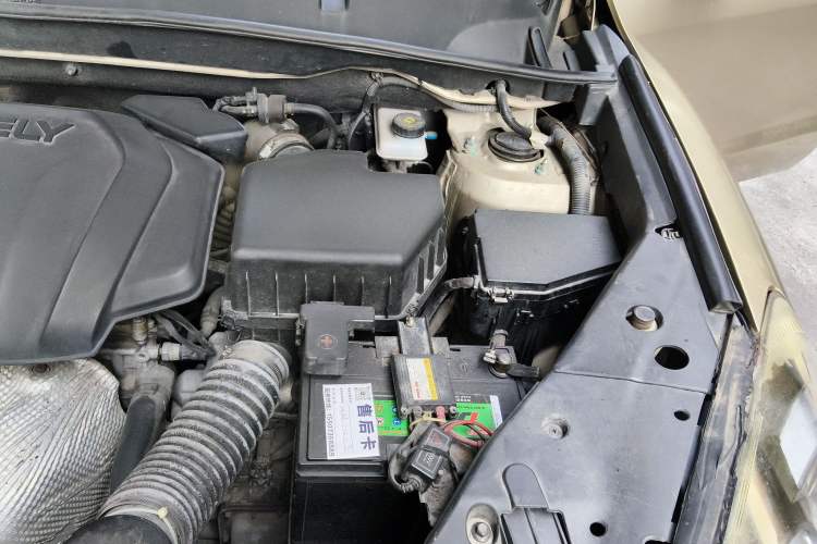 Used Geely Auto GX9 2014 2.4L Automatic Two-Wheel Drive Deluxe Model Engine Bay Left