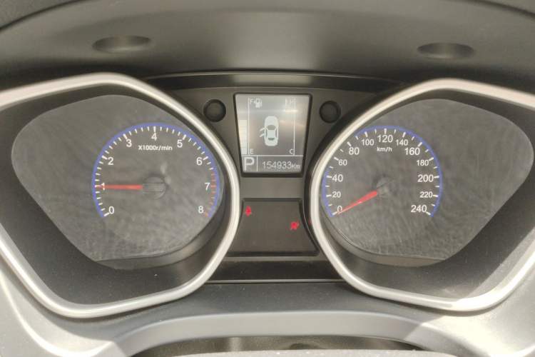 Used Geely Auto GX9 2014 2.4L Automatic Two-Wheel Drive Deluxe Model Odometer Close Up