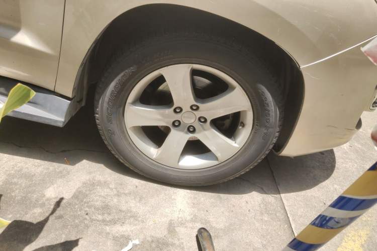 Used Geely Auto GX9 2014 2.4L Automatic Two-Wheel Drive Deluxe Model Right Front Wheel Hub