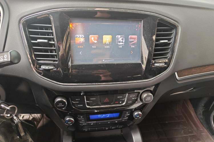 Used Geely Auto GX9 2016 2.4L Manual 4x4 Prestige Edition Audio And AC Panel