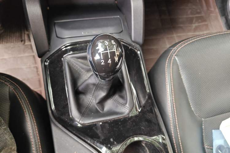 Used Geely Auto GX9 2016 2.4L Manual 4x4 Prestige Edition Gear Lever
