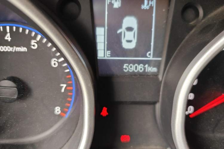 Used Geely Auto GX9 2016 2.4L Manual 4x4 Prestige Edition Odometer Close Up