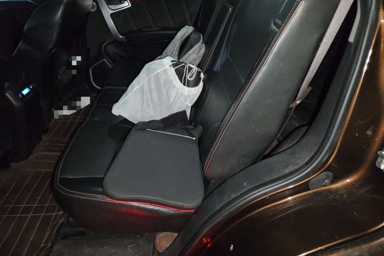 Used Geely Auto GX9 2016 2.4L Manual Two-Wheel Drive Deluxe Upgrade Version Left Rear Seat