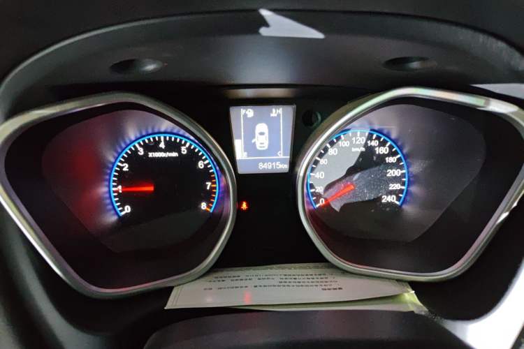 Used Geely Auto GX9 2016 2.4L Manual Two-Wheel Drive Deluxe Upgrade Version Odometer Close Up