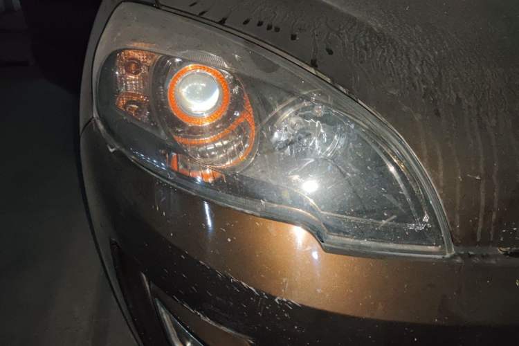 Used Geely Auto GX9 2016 2.4L Manual Two-Wheel Drive Deluxe Upgrade Version Right Front Headlight