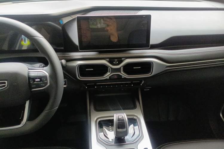 Used Geely Auto Haoyue 2020 1.8TD DCT Luxury 7-Seater Audio And AC Panel