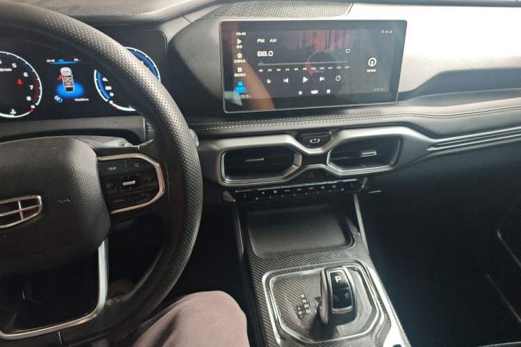Used Geely Auto Haoyue 2020 1.8TD DCT Luxury Model 5 Seats Audio And AC Panel
