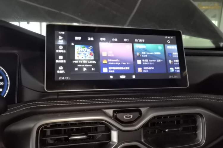 Used Geely Auto Haoyue 2020 1.8TD DCT Luxury 7-Seater Audio And AC Panel