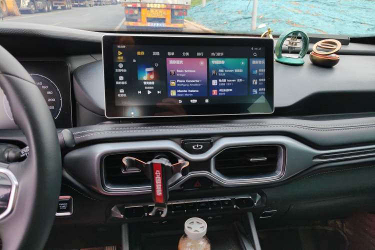 Used Geely Auto Haoyue 2020 1.8TD DCT Luxury 7-Seater Audio And AC Panel