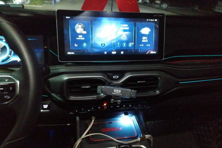 Used Geely Auto Haoyue 2020 1.8TD DCT Flagship 7-Seater Audio And AC Panel