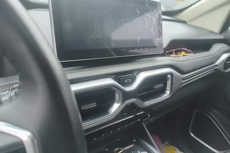 Used Geely Auto Haoyue 2020 1.8TD DCT Luxury 7-Seater Audio And AC Panel