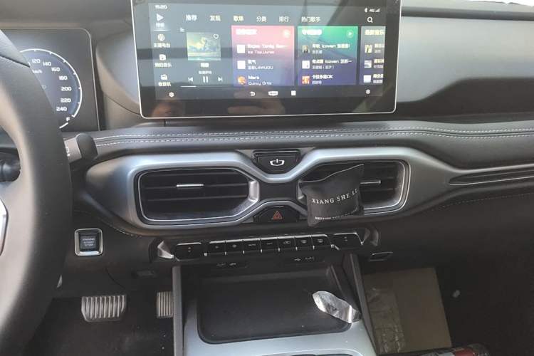 Used Geely Auto Haoyue 2020 1.8TD DCT Luxury Model 5 Seats Audio And AC Panel