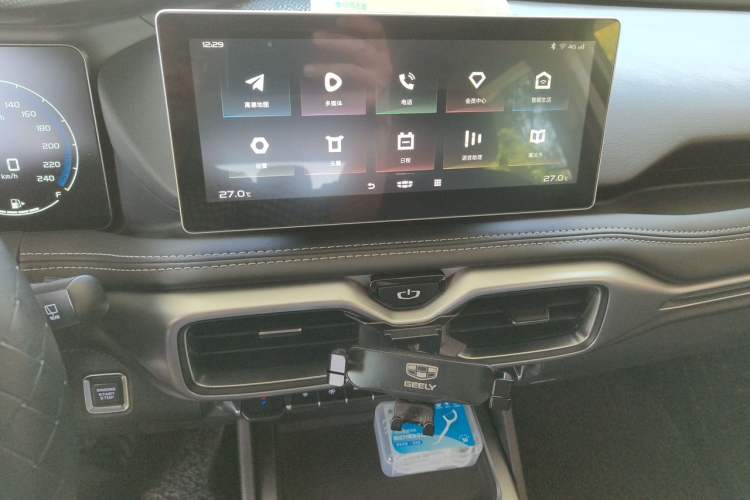 Used Geely Auto Haoyue 2020 1.8TD DCT Luxury 7-Seater Audio And AC Panel