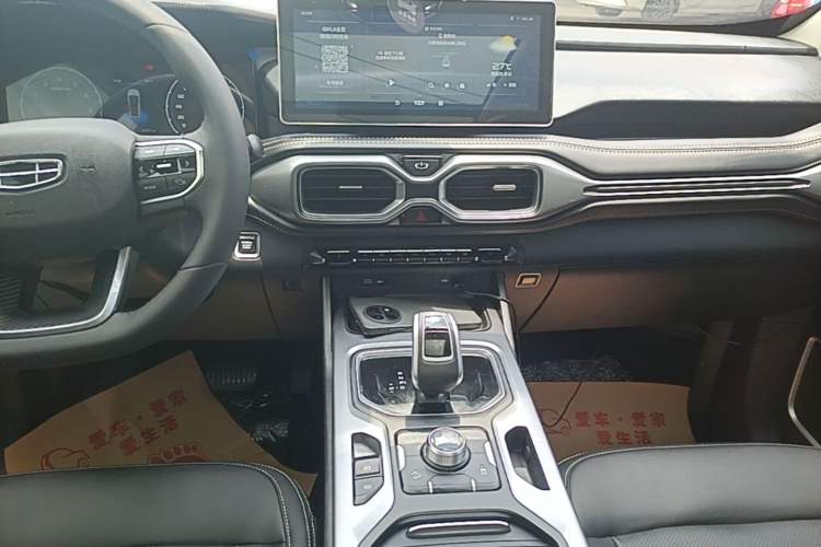 Used Geely Auto Haoyue 2020 1.8TD DCT Luxury Model 5 Seats Audio And AC Panel