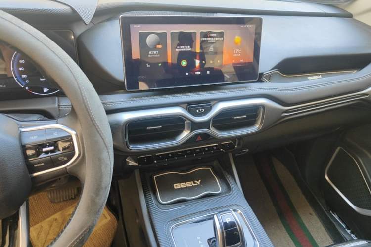Used Geely Auto Haoyue 2020 1.8TD DCT Luxury 7-Seater Audio And AC Panel