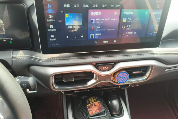 Used Geely Auto Haoyue 2020 1.8TD DCT Flagship 7-Seater Audio And AC Panel