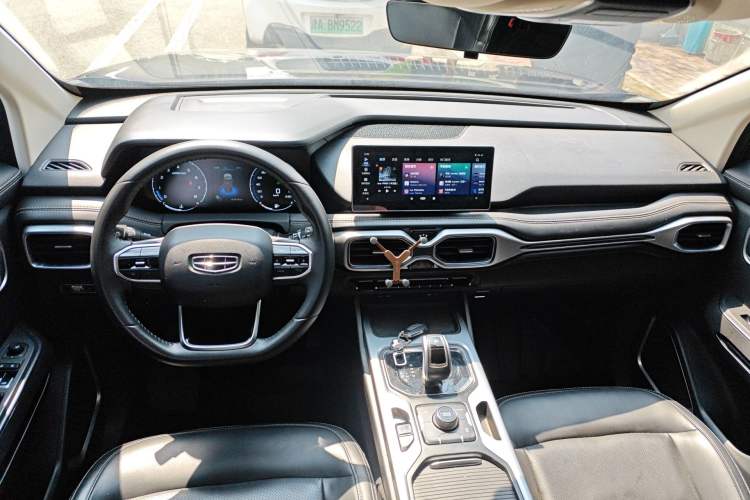 Used Geely Auto Haoyue 2020 1.8TD DCT Luxury 7-Seater Center Console