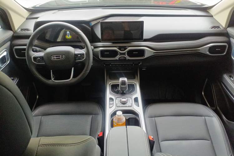 Used Geely Auto Haoyue 2020 1.8TD DCT Luxury 7-Seater Center Console
