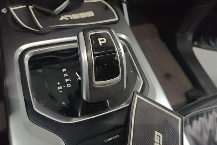 Used Geely Auto Haoyue 2020 1.8TD DCT Luxury Model 5 Seats Gear Lever