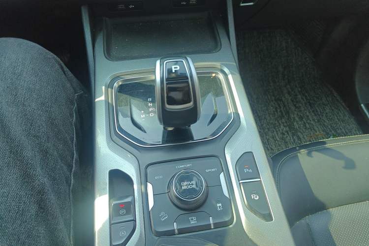 Used Geely Auto Haoyue 2020 1.8TD DCT Luxury 7-Seater Gear Lever