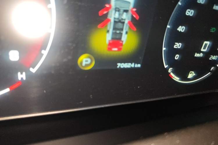Used Geely Auto Haoyue 2020 1.8TD DCT Luxury 7-Seater Odometer Close Up