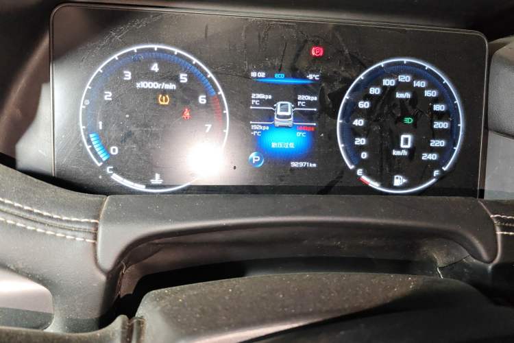 Used Geely Auto Haoyue 2020 1.8TD DCT Luxury 7-Seater Odometer Close Up