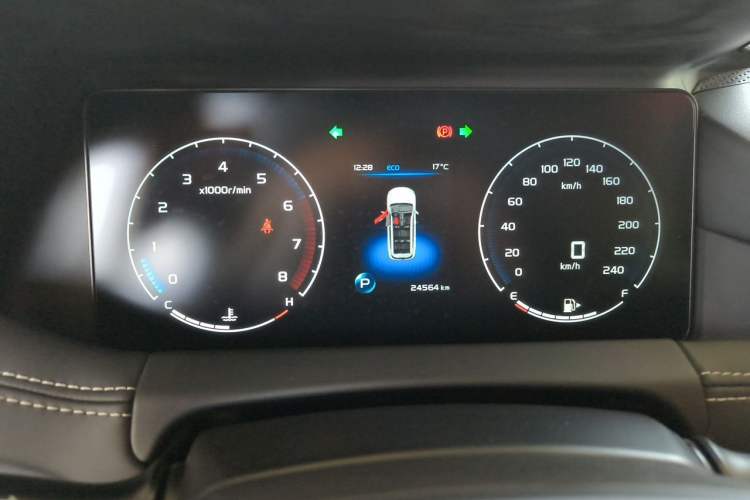 Used Geely Auto Haoyue 2020 1.8TD DCT Luxury 7-Seater Odometer Close Up