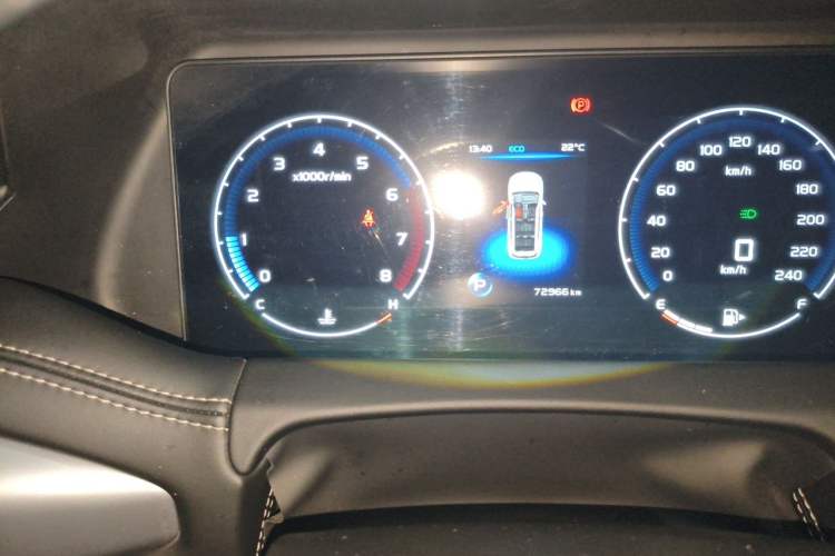 Used Geely Auto Haoyue 2020 1.8TD DCT Luxury 7-Seater Odometer Close Up