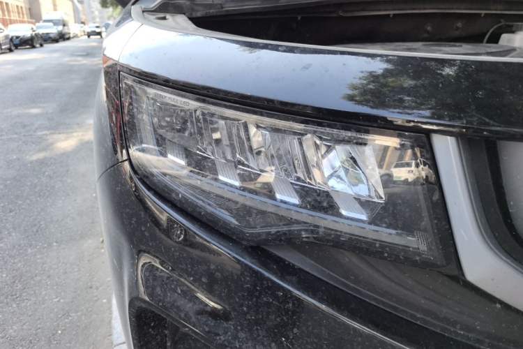 Used Geely Auto Haoyue 2020 1.8TD Automatic Comfort Edition 7-Seater Right Front Headlight