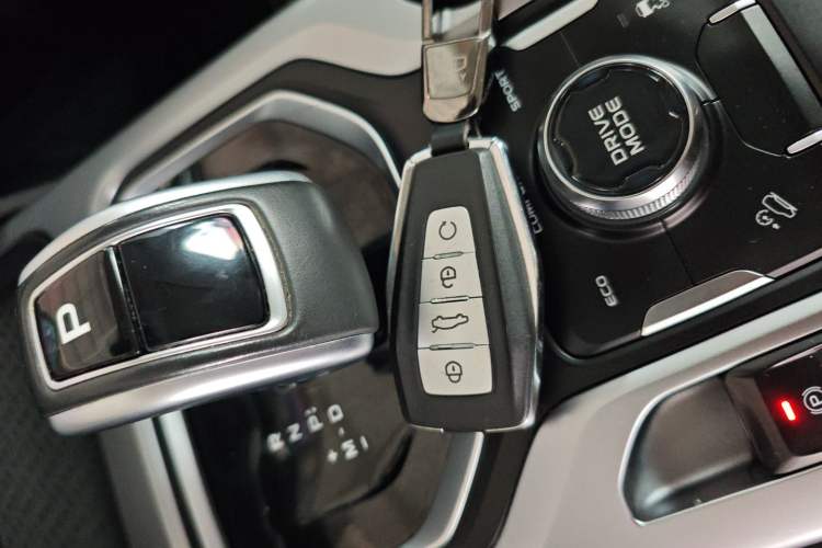 Used Geely Auto Haoyue 2020 1.8TD DCT Luxury Model 5 Seats Vehicle Key