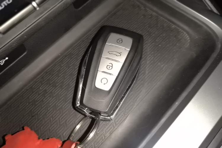 Used Geely Auto Haoyue 2020 1.8TD DCT Luxury 7-Seater Vehicle Key